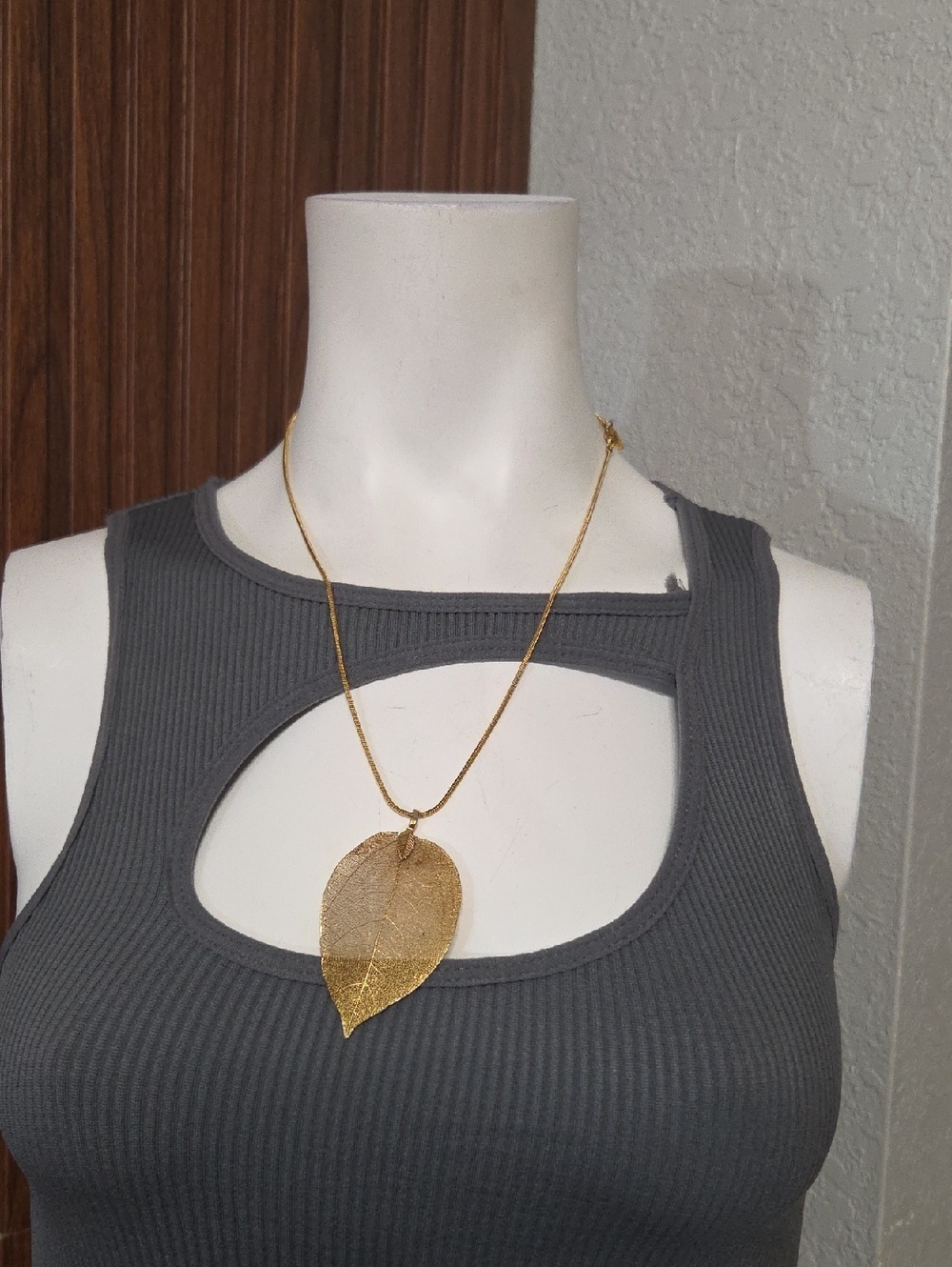 Delicate Gold Leaf Pendant Necklace for Women